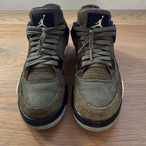 The Nike Air Jordan 4 Retro SE Craft Medium Olive in size 6.5Y